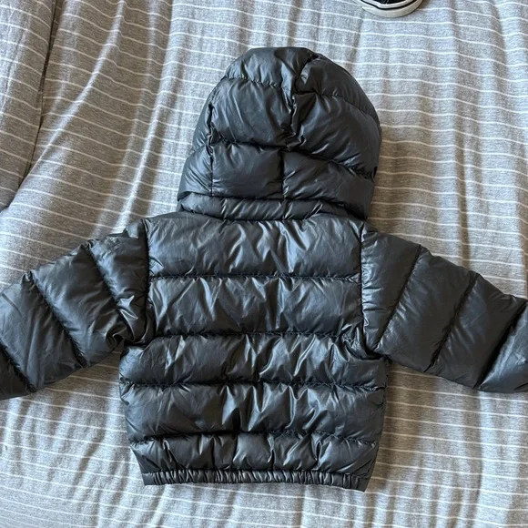 Patagonia Charcoal Puffer Jacket with Blue Accents - Picture 3 of 3